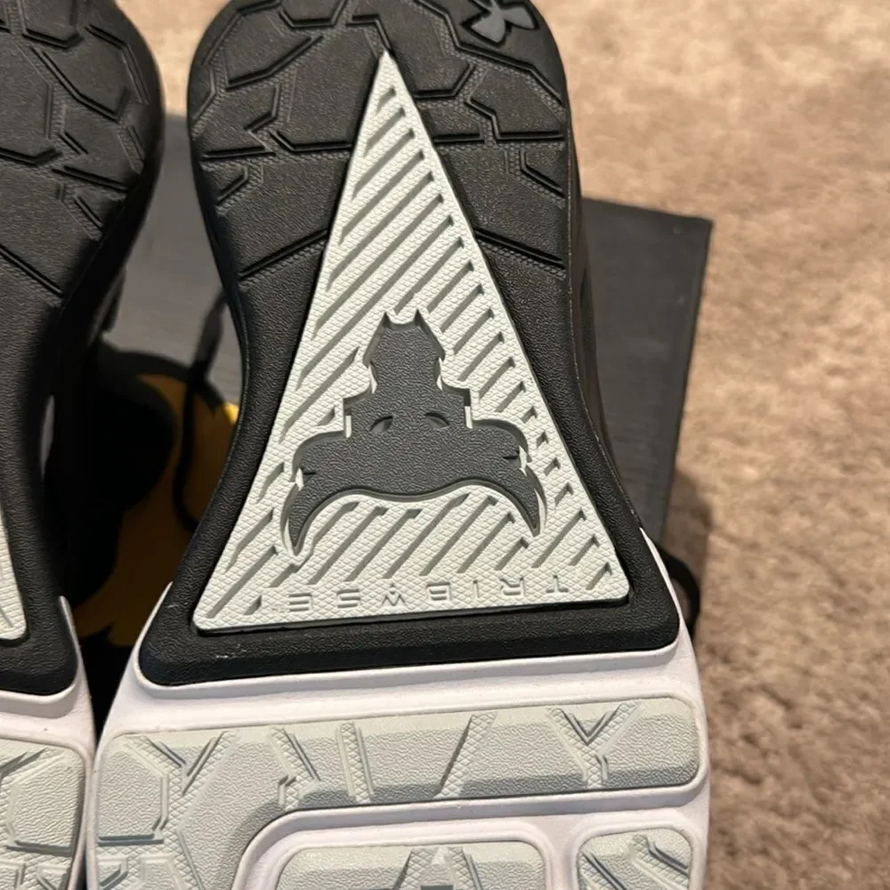 Under Armour project rock size 7 Y GS Project Rock 4 NIB